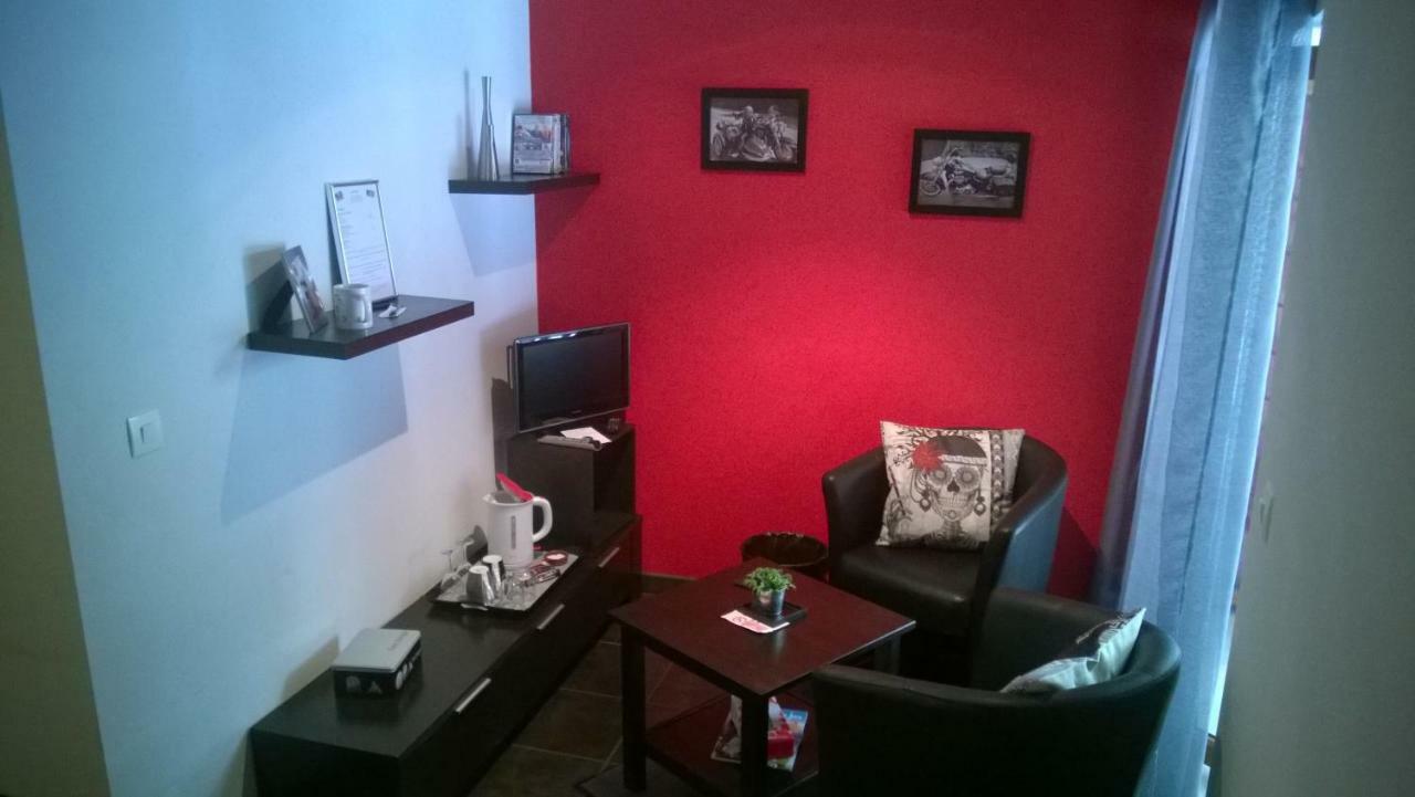 D'hotes La Maison Des Chiens Verts Couette-café